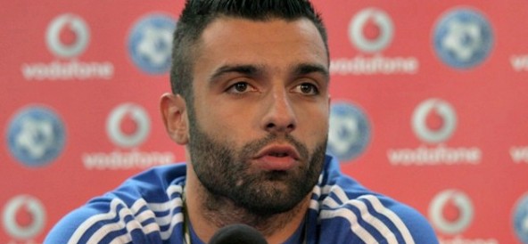 Γιώργος Τζαβέλλας: Από τα στενά του Βύρωνα στα σαλόνια της Ευρώπης