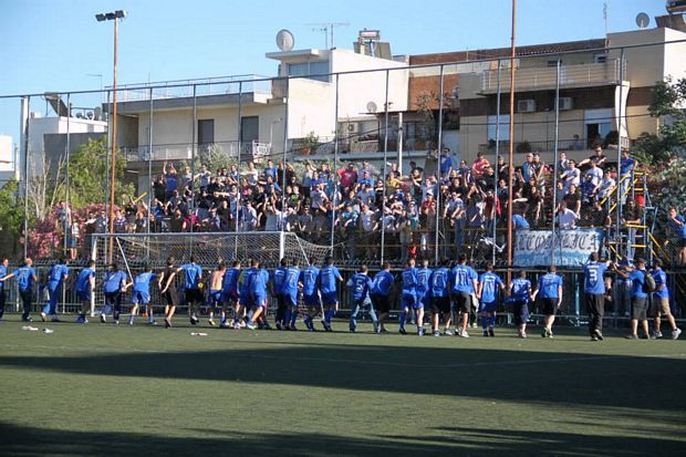 Πανηγυρισμοί στο γήπεδο του Μοσχάτου