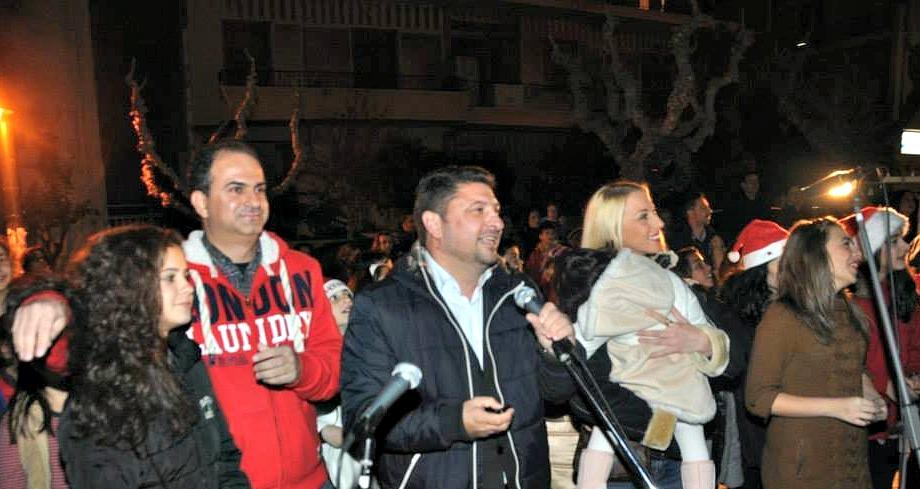 Άναψε το χριστουγεννιάτικο δέντρο στο Βύρωνα