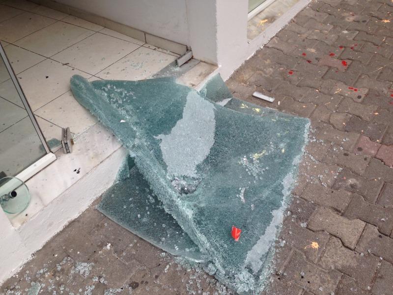 Ανάληψη ευθύνης για τα εκλογικά κέντρα στο Βύρωνα epi8esi eklogika 05245