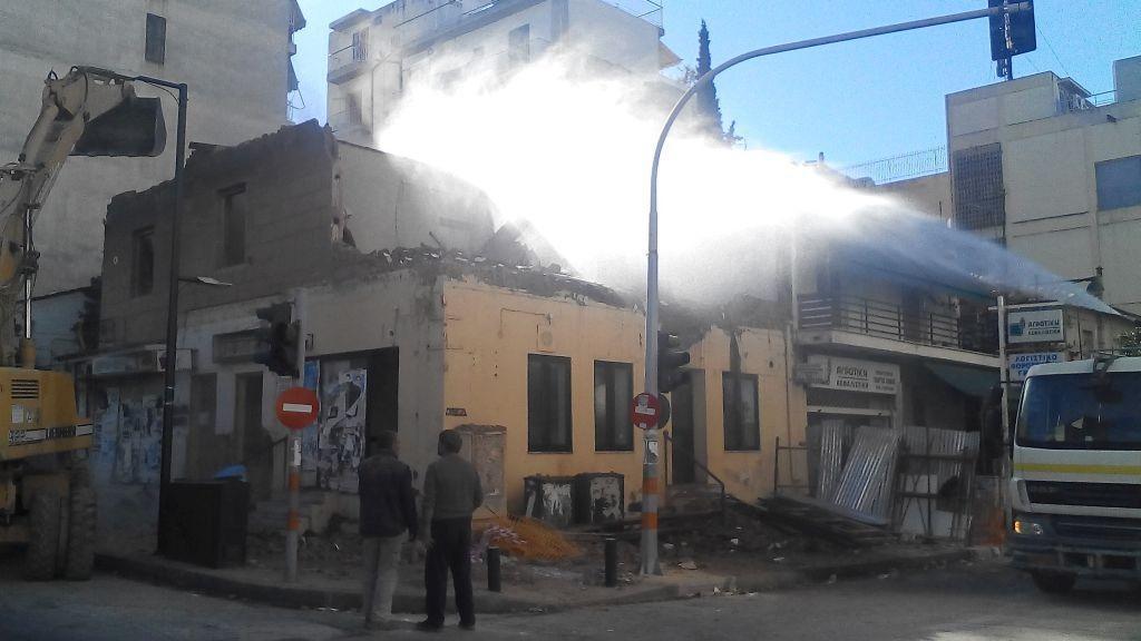 Κατεδάφιση επικίνδυνου κτηρίου στη διασταύρωση των οδών Χρ. Σμύρνης & Παναγή Τσαλδάρη 5 4911 kat a