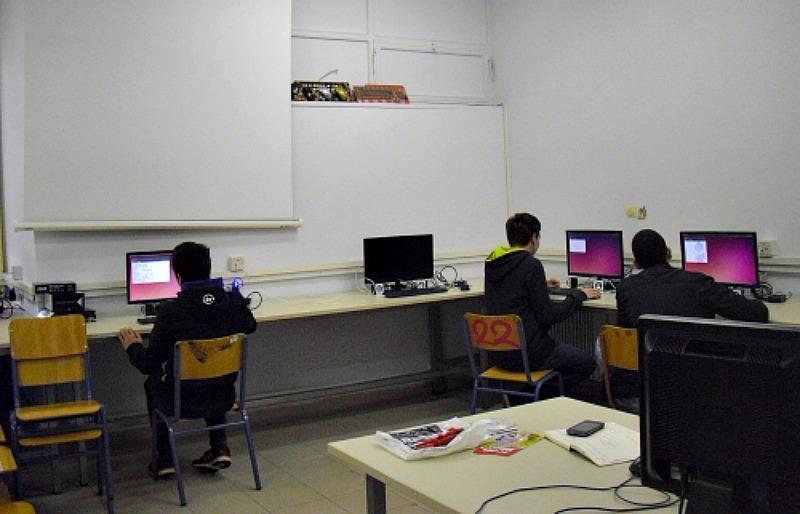 Πιλοτικό εργαστήριο πληροφορικής ανοιχτής τεχνολογίας αποκτά ο Βύρωνας 5o lukeio virona elllak