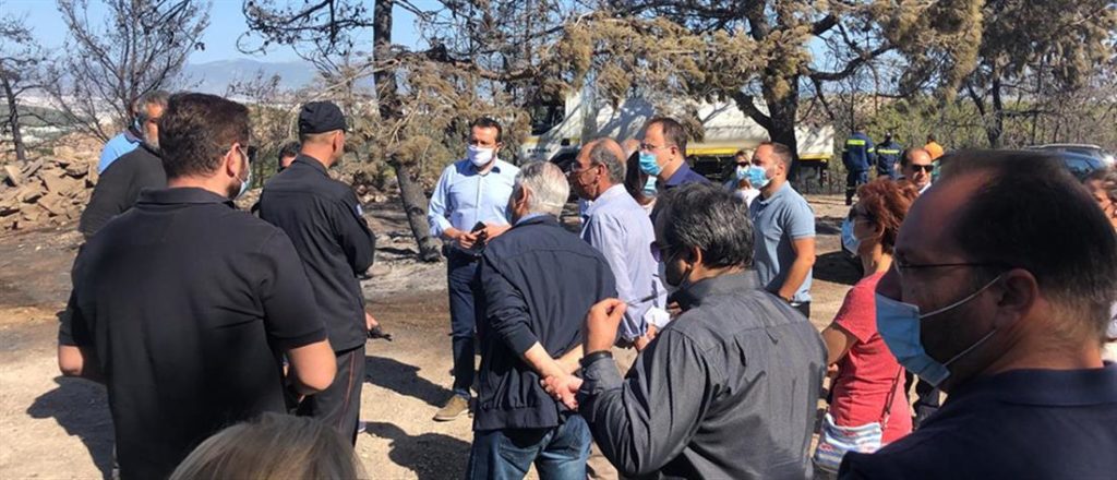 Κλιμάκιο του ΣΥΡΙΖΑ στο Βύρωνα για αυτοψία στα σημεία της πυρκαγιάς 1 klimakio syriza virona