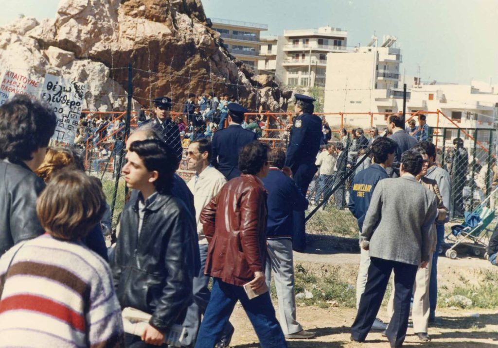 Όταν ο δήμαρχος Βύρωνα έκανε κατάληψη στην Εργάνη για να φτιάξει το Θέατρο βράχων 4 page0002