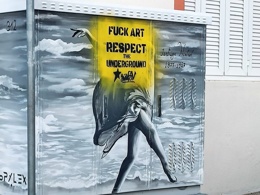 Βανδάλισαν το ΚΑΦΑΟ που απεικόνιζε την Ισιδώρα Ντάνκαν 2 kafao isidora ntankan vandal.jpg