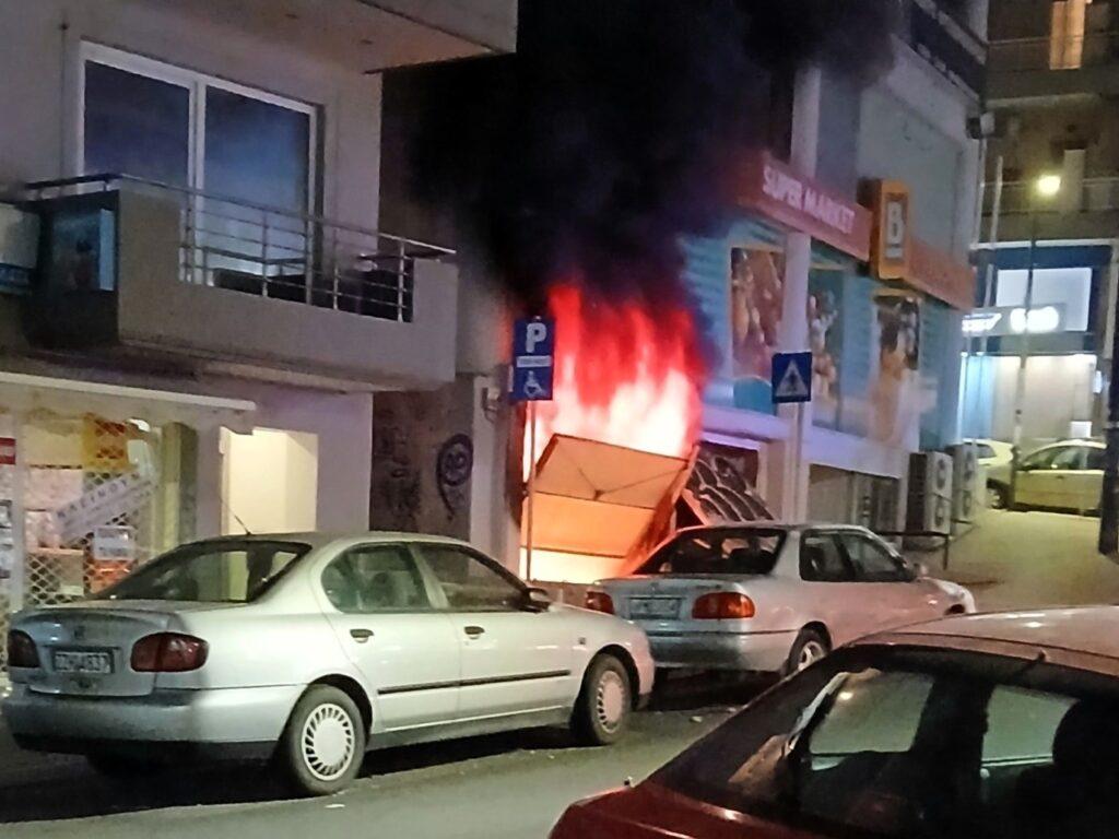 Φωτιά σε γκαράζ στον Βύρωνα 1 fotia garage vironas