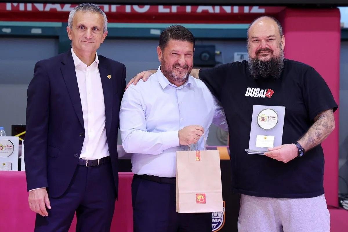 Βράβευση της «χρυσής» ομάδας του Αθηναϊκού που κατέκτησε το EuroCup το 2010 1 Athinaikos hardalias