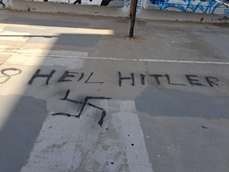 Φασιστικά συνθήματα στο ΓΕΛ Καρέα 4 neonazi xitler gel karea