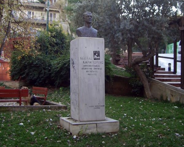 «Εξαφανίστηκε» η προτομή του Κώστα Καραγιώργη από την Πλατεία Εθνικής Αντίστασης 1 tn CIMG1075